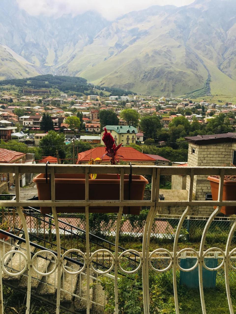 Maia'S Guest House Gergeti Kazbegi Esterno foto