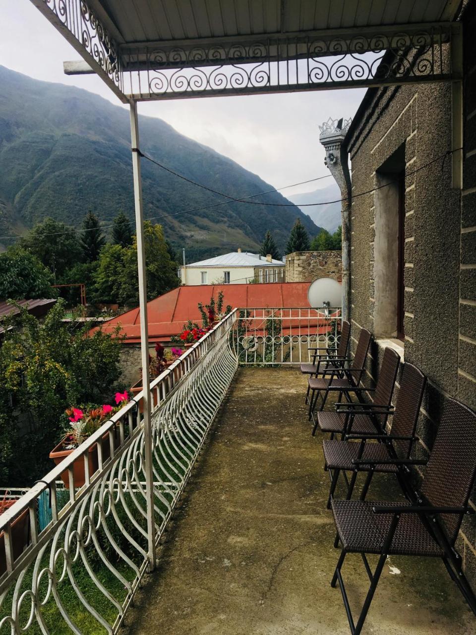 Maia'S Guest House Gergeti Kazbegi Esterno foto